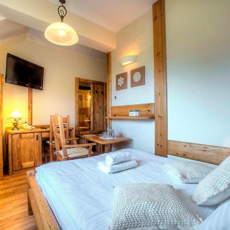 Hotel Carpatia Bieszczadzki Gosciniec ベトリナ 部屋 写真